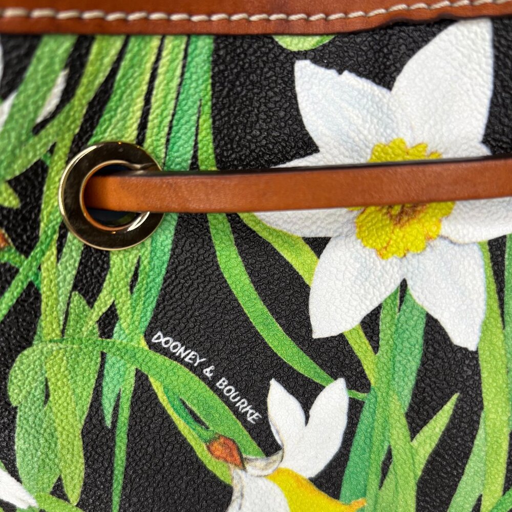 Dooney & Bourke Daffodils on Black Drawstring Bucket Bag With Matching Wristlet - Picture 5 of 16